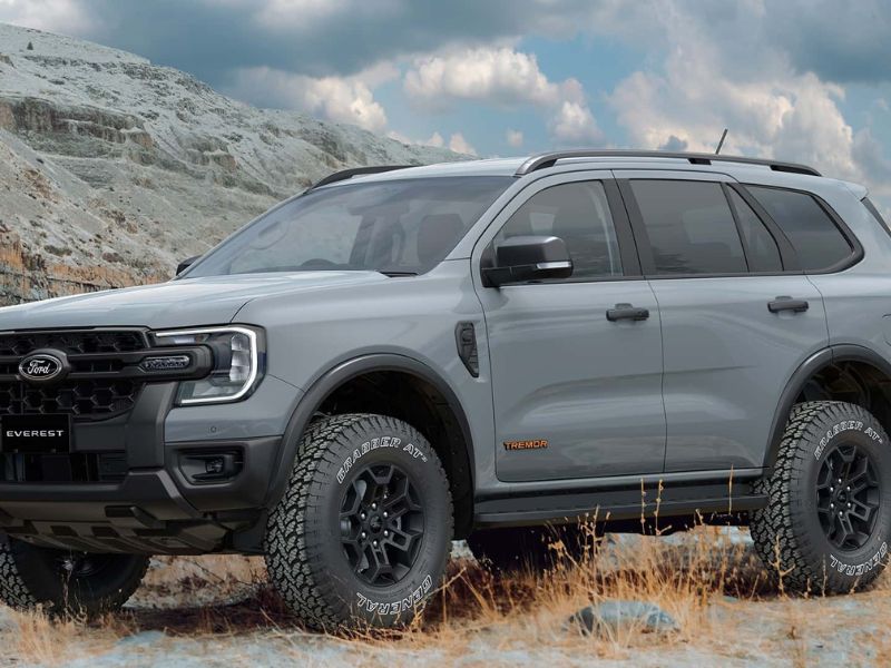 Ford Everest Lý tưởng cho gia đình lớn hoặc những ai cần một chiếc xe có không gian rộng rãi