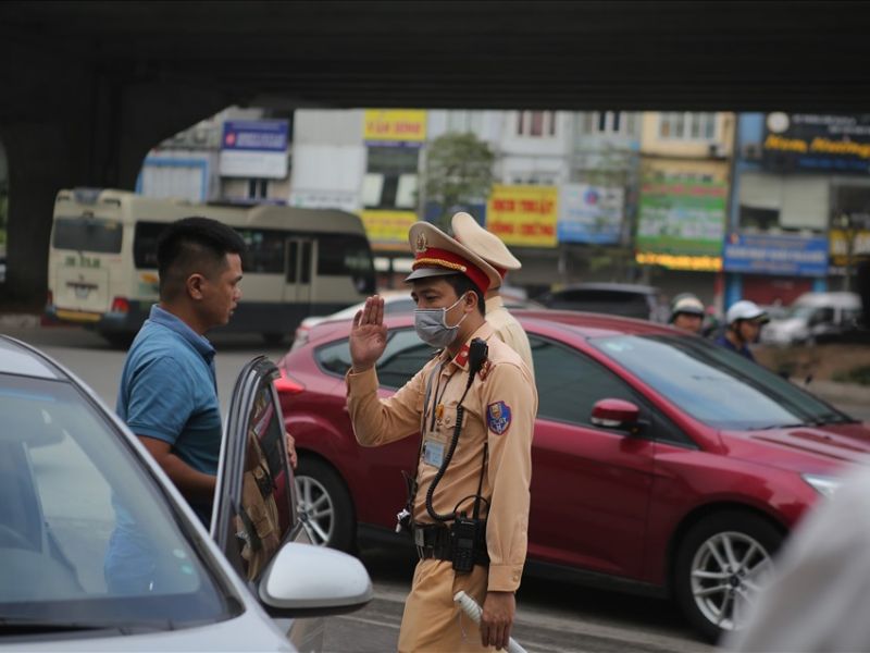 Quên Mang Giấy Tờ Xe Ô Tô Phạt Bao Nhiêu?