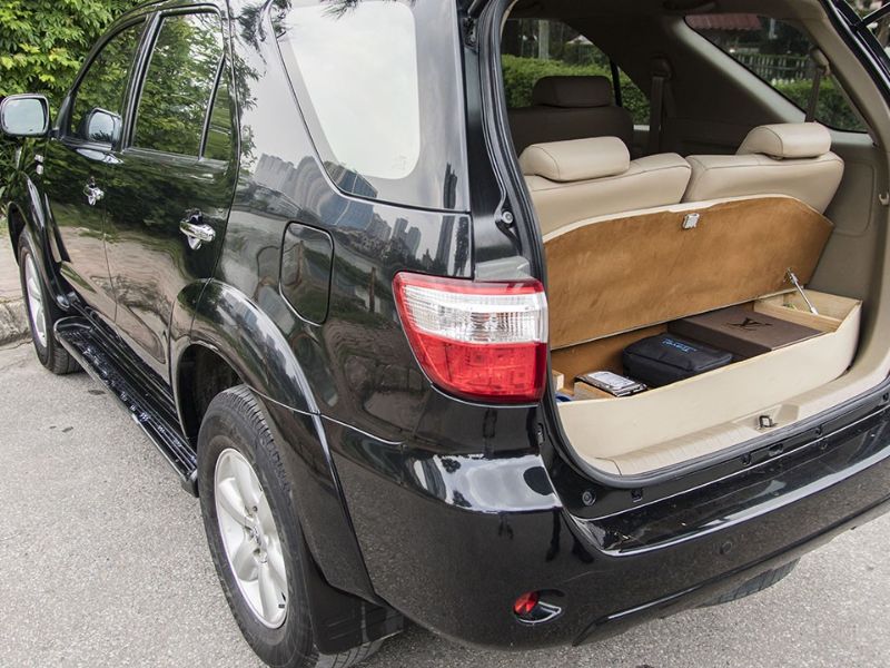 Cách mở cốp sau xe Fortuner bằng chìa thông minh (remote)