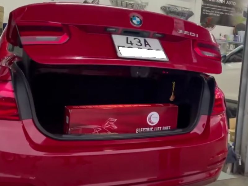 Cách Mở Cốp Xe BMW 320i Đúng Chuẩn: Hướng Dẫn Chi Tiết Cho Người Mới