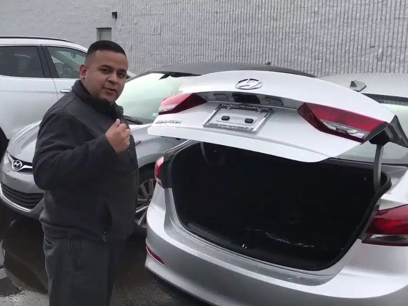 Cách Mở Cốp Xe Elantra Nhanh Chóng Và Đúng Cách