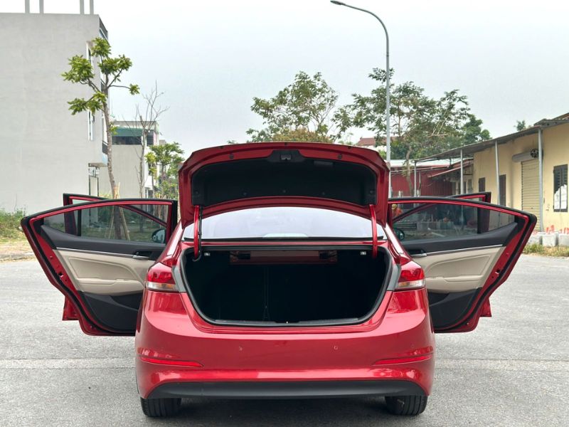 Cách mở cốp xe Elantra bằng nút trong cabin