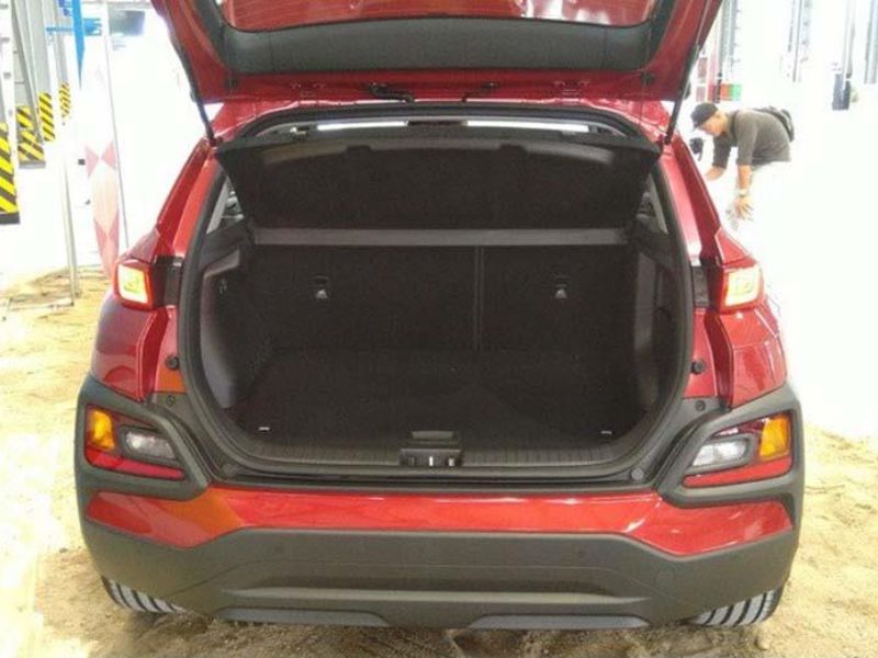 Cách mở cốp xe Kona bằng nút trong cabin