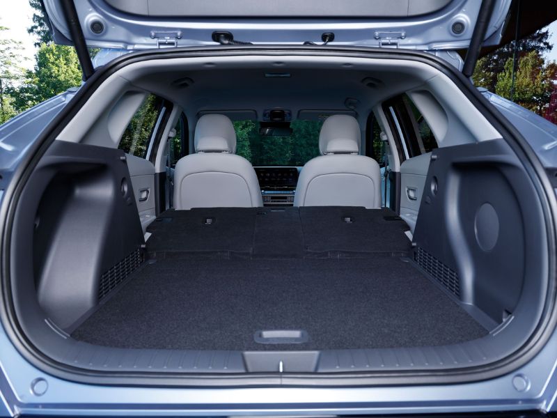 Cách đóng cốp xe Kona đúng kỹ thuật