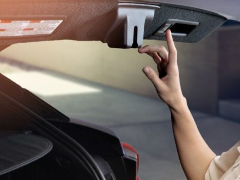 Mở Cốp Xe Lexus Bằng Nút Phía Sau