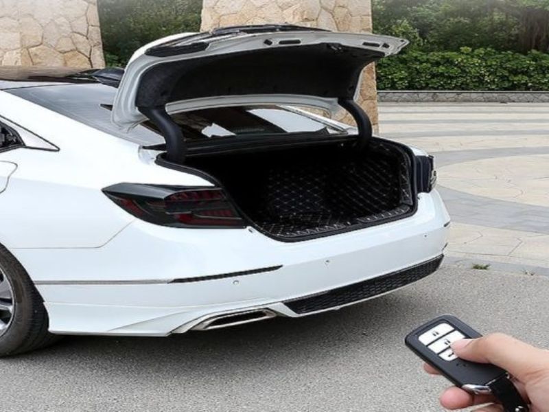 Cách Mở Cốp Xe Ô Tô Bị Kẹt Do Chết Bình (Xe Smart Key)