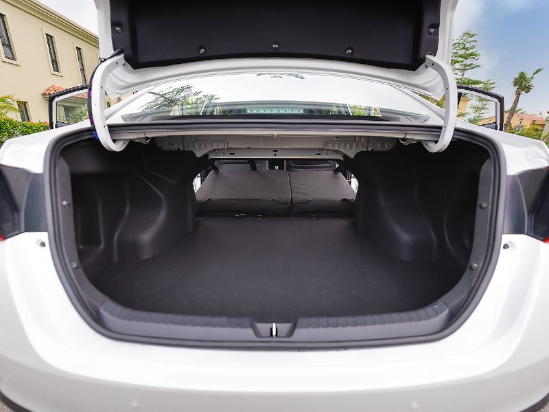 Cách mở cốp xe Vios bằng chìa khóa cơ