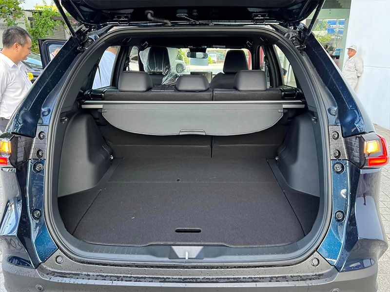 Cách mở cốp xe Yaris bằng chìa khóa cơ