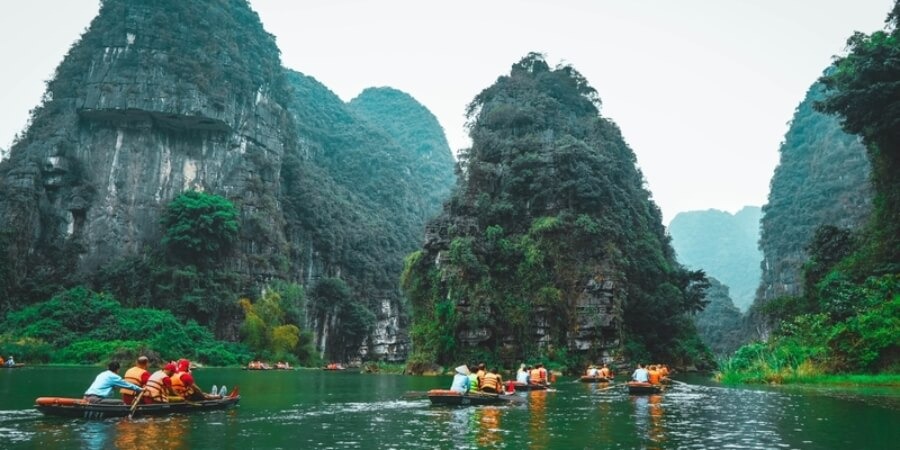 Kinh nghiệm đi du lịch Tràng An Ninh Bình trải nghiệm đi thuyền